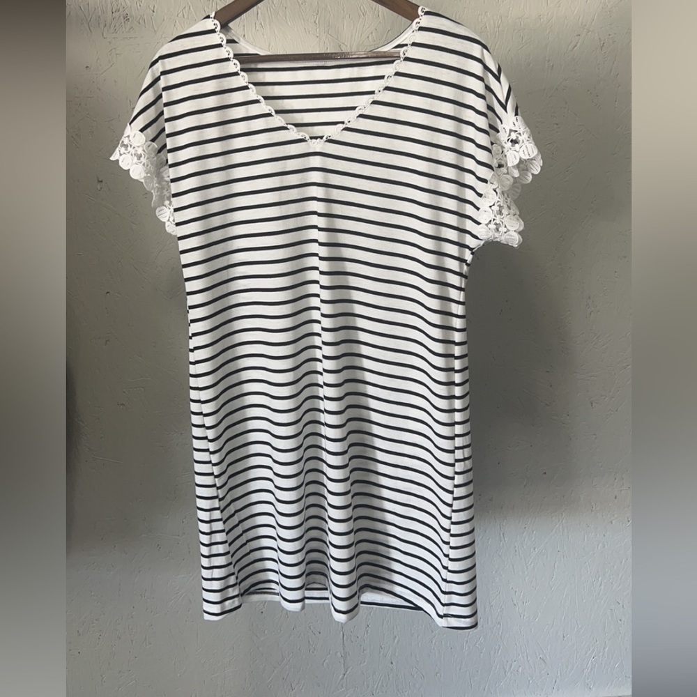 Lace white striped dress